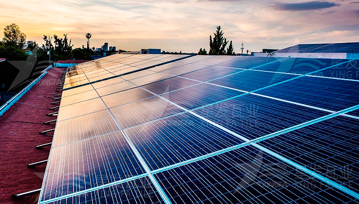 光伏屋面瓦自清潔性能強(qiáng)，防水功能優(yōu)異，簡(jiǎn)直是一舉多得！