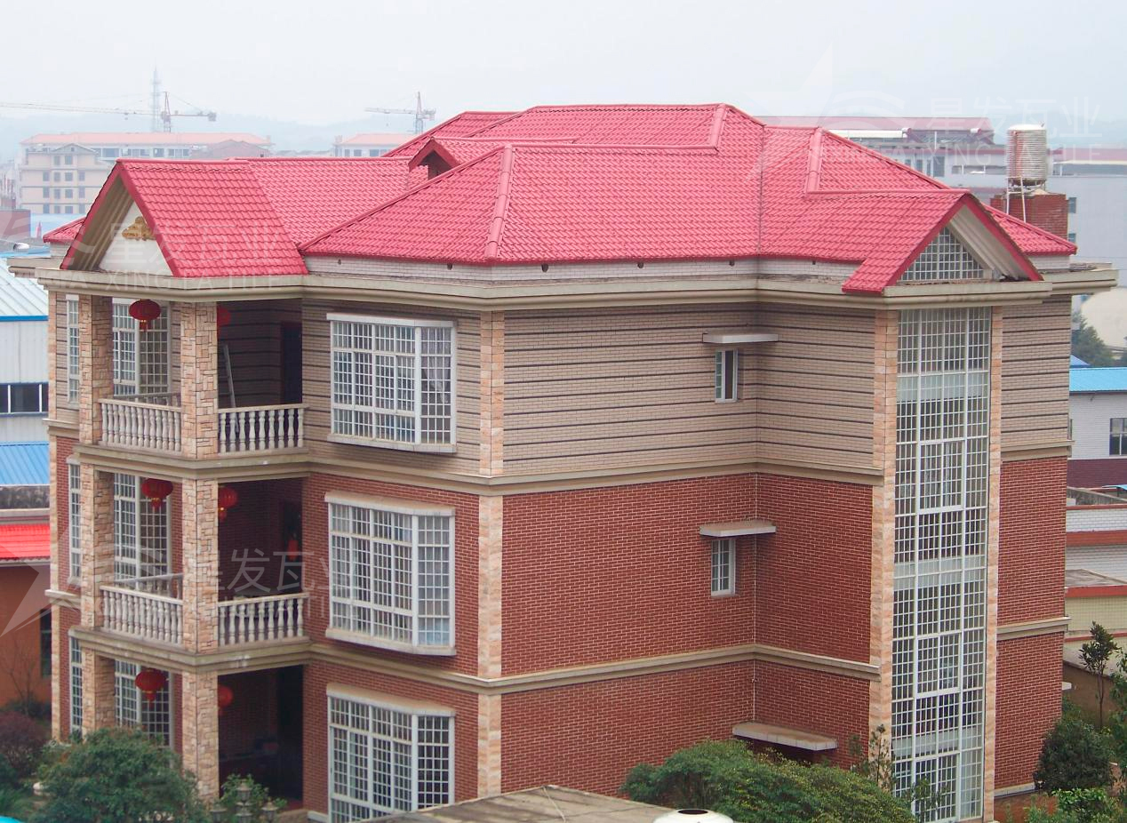 合成樹脂瓦綠色環(huán)保、節(jié)能減排，不會揮發(fā)出有毒的氣味！