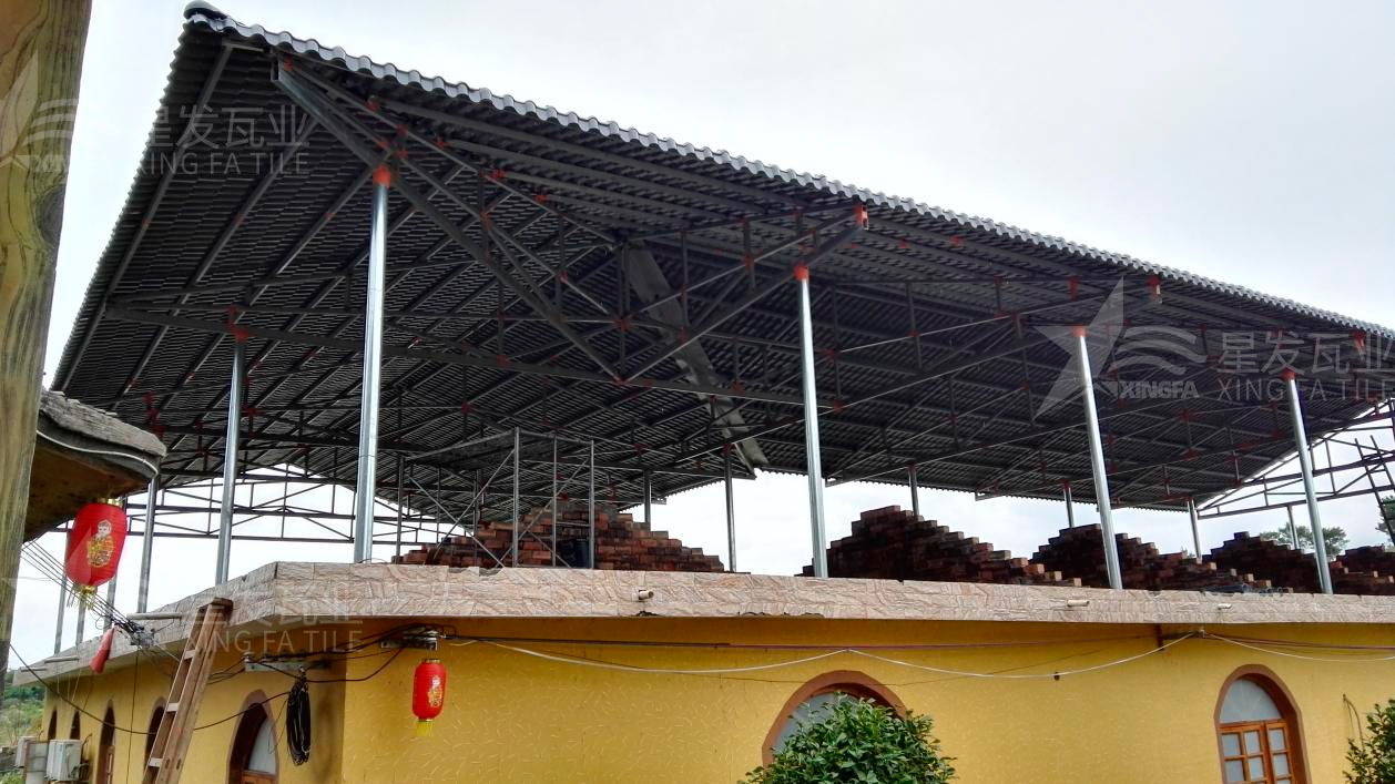 “鋼結(jié)構(gòu)+合成樹脂瓦”屋面建筑體系已被普遍應用，促進行業(yè)發(fā)展