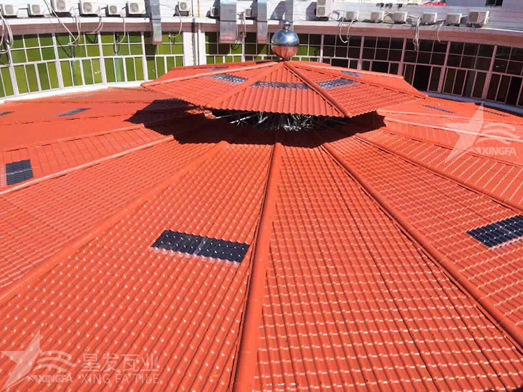 樹脂瓦的灰底和白底之間的比較：價(jià)格和質(zhì)量上有何差異？