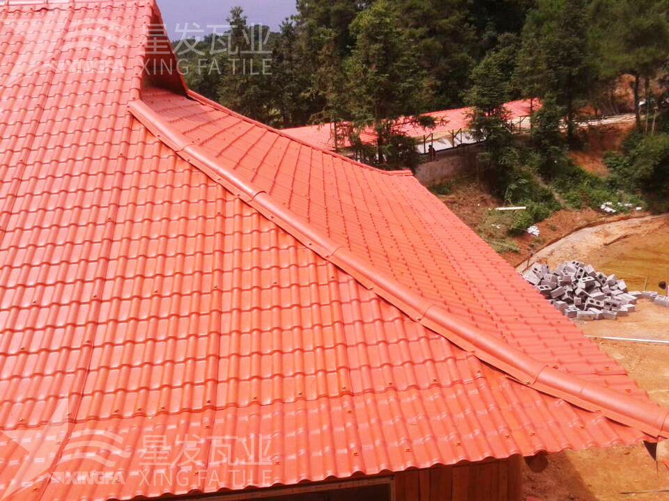 潮濕天氣不是問題！樹脂瓦輕松應(yīng)對挑戰(zhàn)！