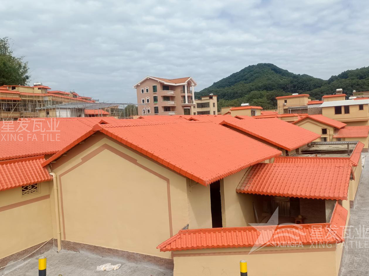 從傳統(tǒng)瓦片升級到合成樹脂瓦，讓農(nóng)村房屋煥發(fā)新生！